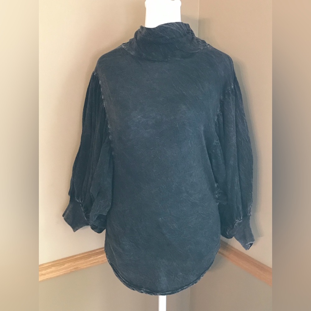 Mark And Estel Gray Dolman Style Top Short Sleeve Size XS.
